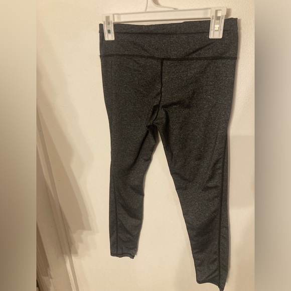 Gapfit grayish leggings in size small - Picture 4 of 4